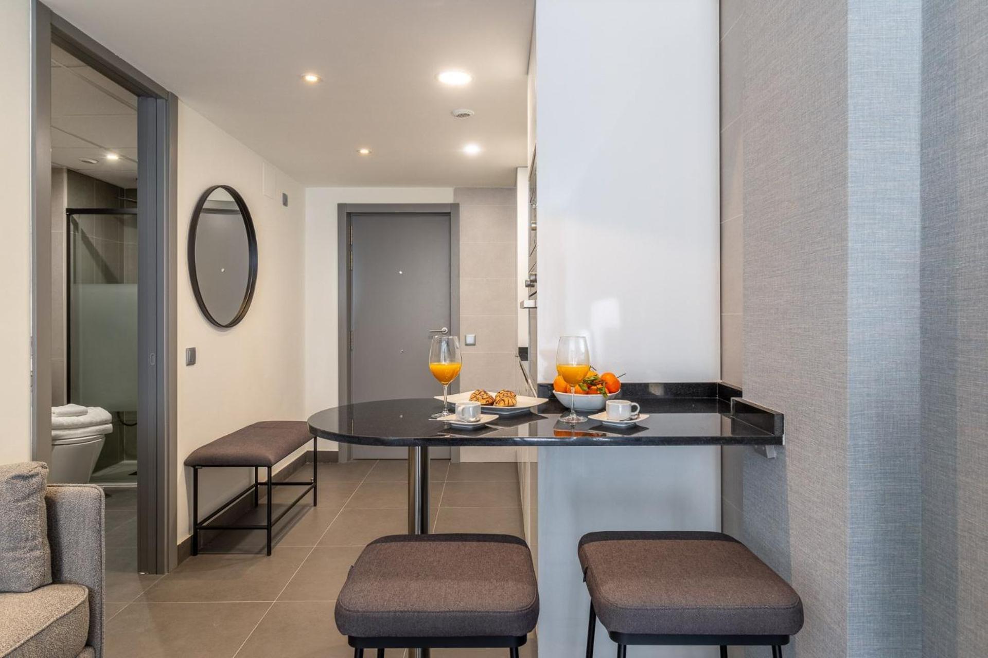 Apartment Cozy Loft Near El Rastro With A Touch Of Charm - Latina Toledo Iii *